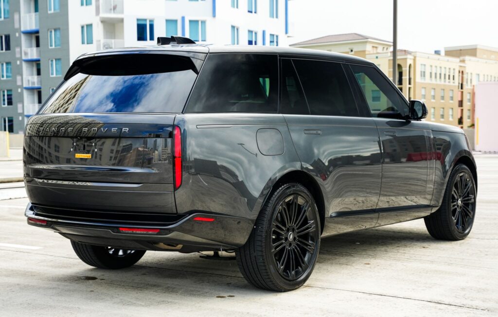 2025 Land Rover Range Rover SE P400 LWB