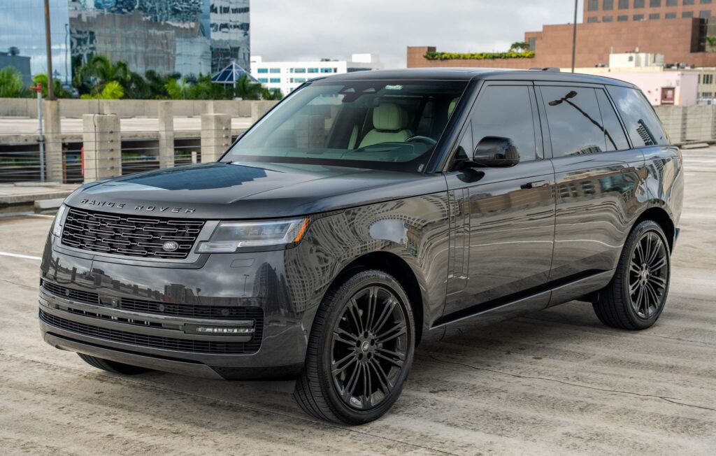2025 Land Rover Range Rover SE P400 LWB